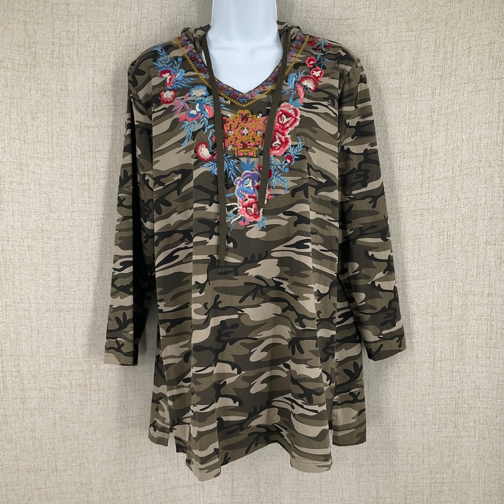 Calessa Hoodie Tunic Womens Medium Green Camo Floral Embroidered Boho